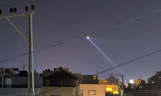 מסוק משטרתי חג מעל קלנסווה במהלך הסגר הלילי