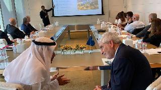 נציגי המשלחת הישראלית בראשות מנכ"ל בנק הפועלים בפגישות עם בכירי הבנקים ואנשי העסקים באמירויות