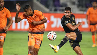 כהן בועט מול דוס סנטוס