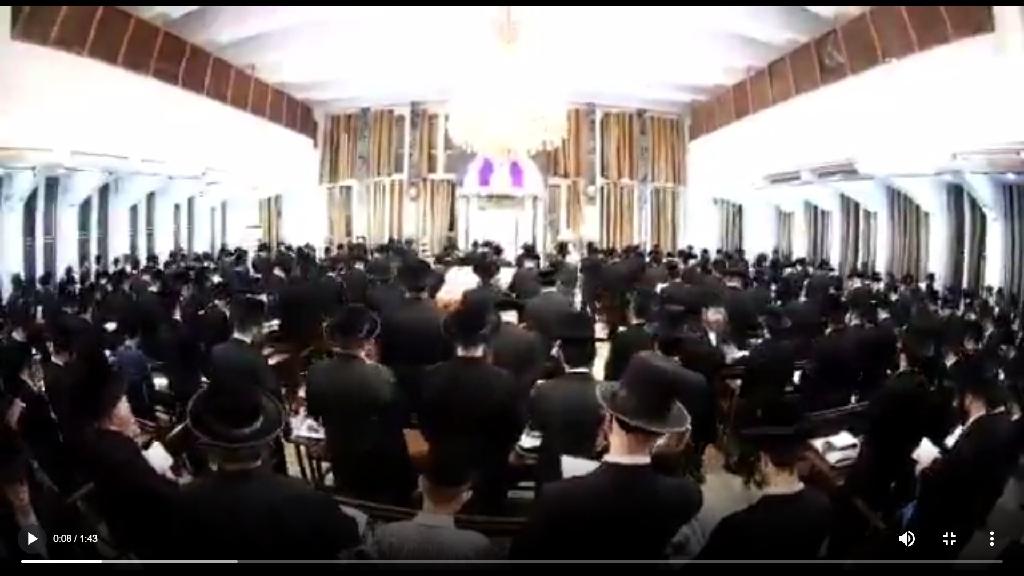 אמירת הסליחות בבית המדרש סאטמר בבני ברק בראשות הגרח"צ מייזליש