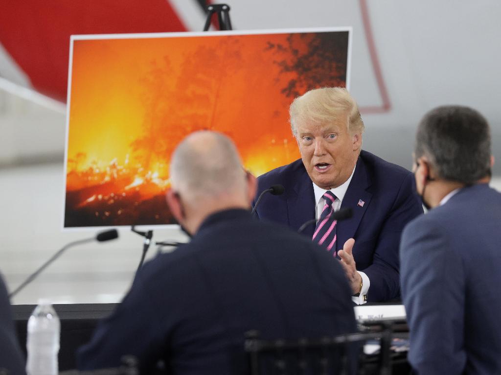 נשיא ארה"ב דונלד טראמפ תדרוך על ה שריפה שריפות ב קליפורניה סקרמנטו 