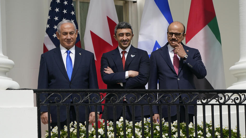 L-R) Israeli Prime Minister Benjamin Netanyahu; Sheikh Abdullah bin Zayed bin Sultan Al Nahyan, Minister of Foreign Affairs and International Cooperation of the United Arab Emirates; and Dr. Abdullatif bin Rashid Alzayani, Minister of Foreign Affairs, Kingdom of Bahrain 