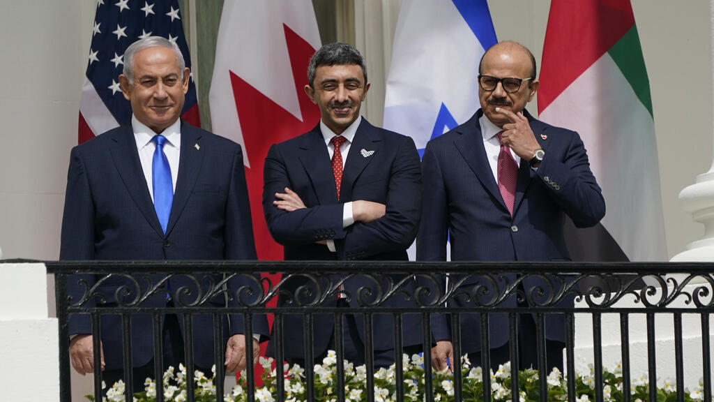 L-R) Israeli Prime Minister Benjamin Netanyahu; Sheikh Abdullah bin Zayed bin Sultan Al Nahyan, Minister of Foreign Affairs and International Cooperation of the United Arab Emirates; and Dr. Abdullatif bin Rashid Alzayani, Minister of Foreign Affairs, Kingdom of Bahrain 