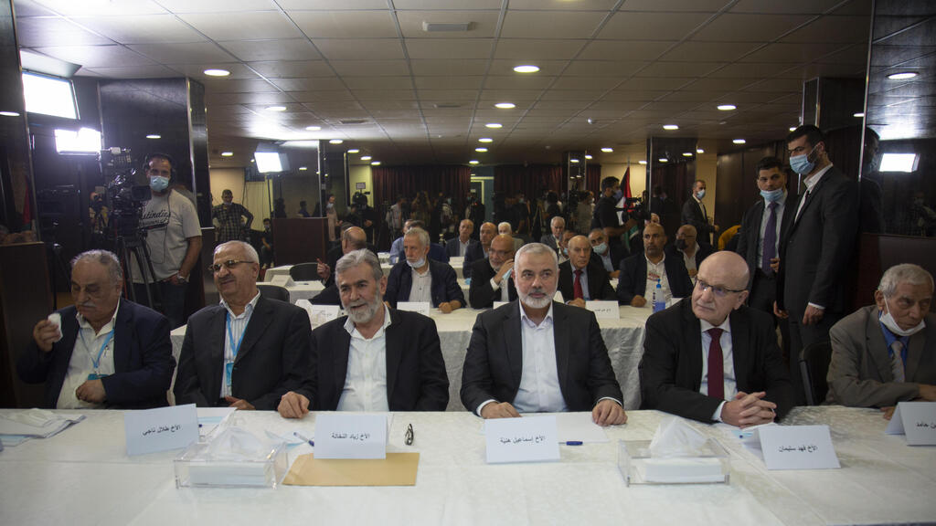 Palestinian top leader of the Hamas movement, Sheikh Ismail Haniyeh (C-R), and the top leader of the Islamic Jihad, Zaid Nakhaleh (C-L), and their accompanying delegation, with other Palestinian leaders attend the opening session of the meeting of the general secretaries of the Palestinian national action factions
