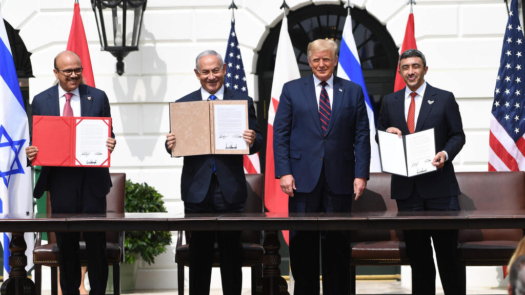 L-R: Bahrain FM Abdullatif al-Zayani, PM Benjamin Netanyahu, U.S. President Donald Trump, and Emirati FM Abdullah bin Zayed Al-Nahyan at the signing of the Abraham Accords at the White House 