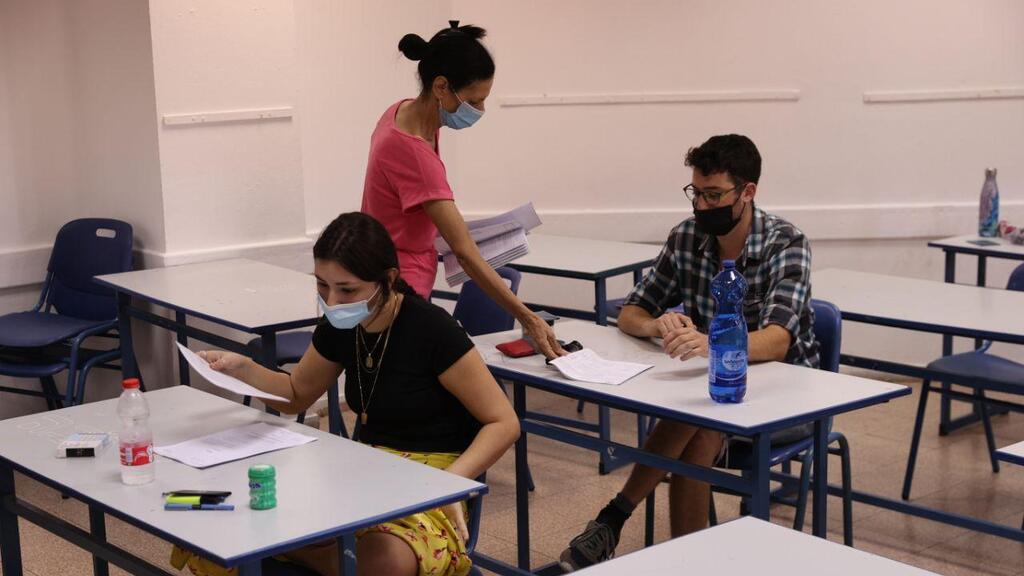 Сдача экзамена на аттестат зрелости в Рамат-Гане (Фото: Моти Кимхи, архив) בחינות הבגרות בהיסטוריה בבית ספר בליך