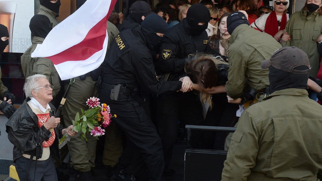 הפגנה בלארוס מינסק מאות נעצרו במחאת נשים נגד אלכסנדר לוקשנקו