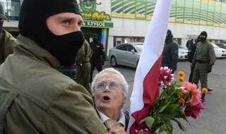 בלארוס מחאה נגד אלכסנדר לוקשנקו סבתא נינה בגינסקאיה ממובילות המחאה