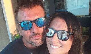 זוג שנפגש על ה מרפסת ב סגר ב איטליה התחתן