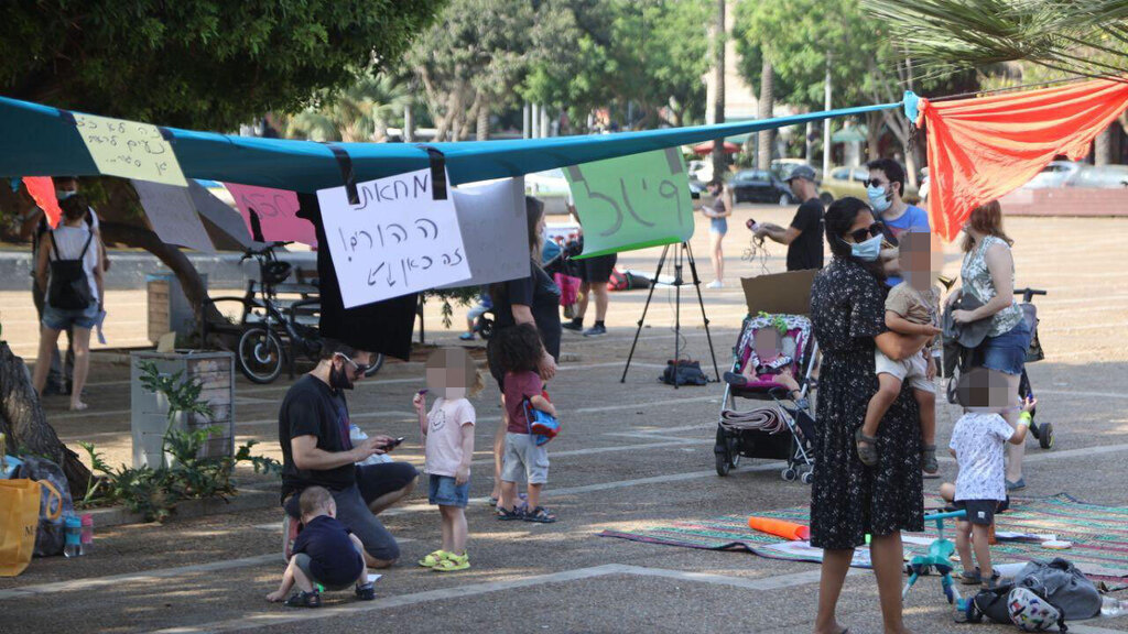מחאת הורים על סגירת גני הילדים