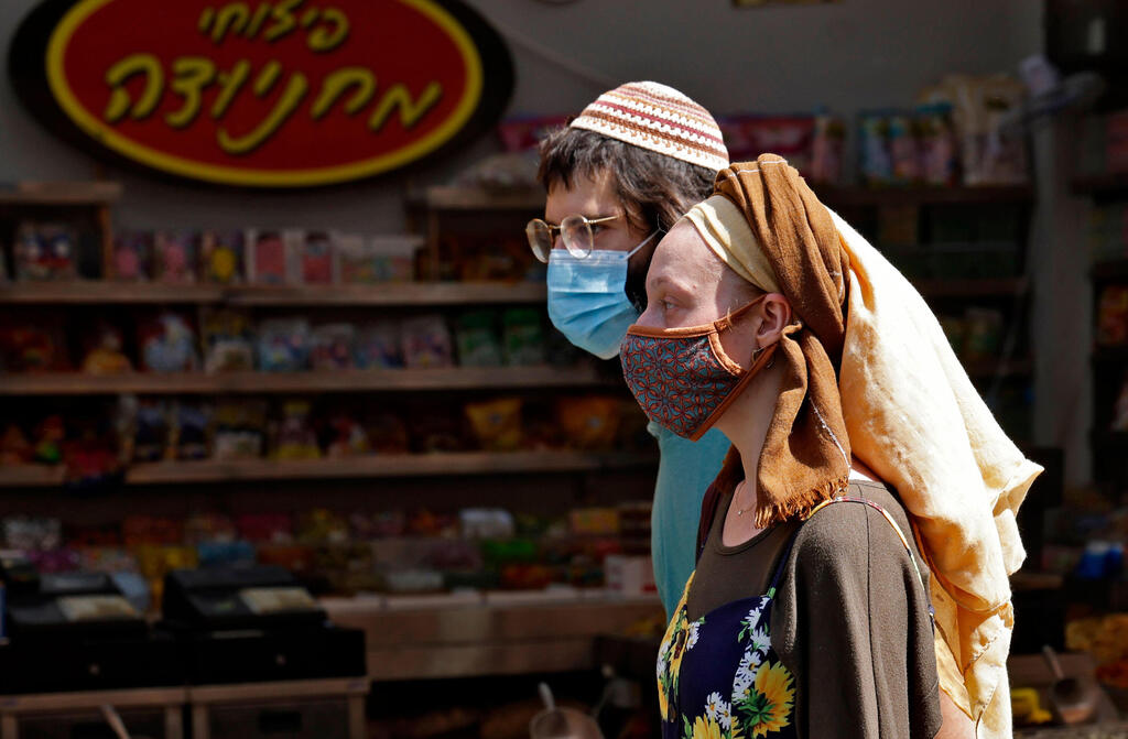 Couple donning face masks at Mahane Yehuda market in Jerusalem 