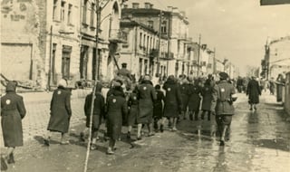 יהודים בזמן הכיבוש הנאצי, מפונים למחנות עבודה 1941-1943