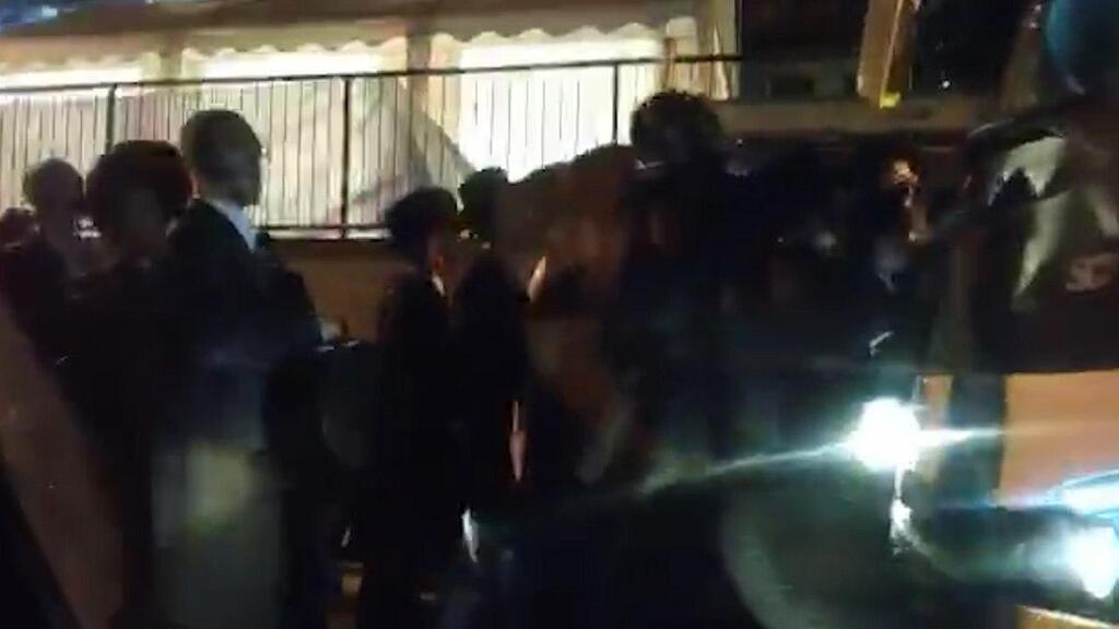חסידי ויז'ניץ שעשו את החג בבני ברק עושים את דרכם חזרה לירושלים