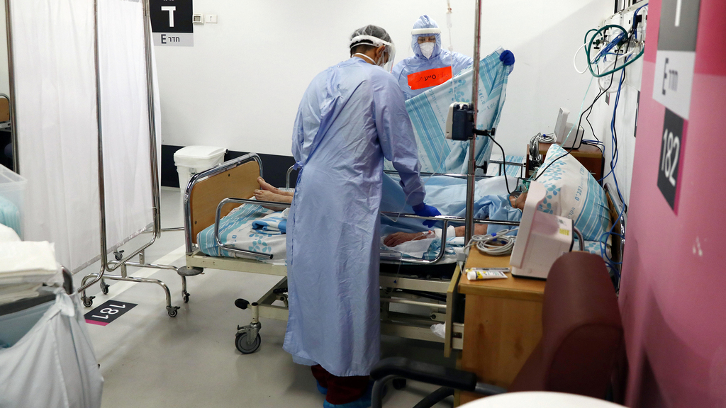 Coronavirus ward at Rambam Hospital (Photo: Reuters) מחלקת קורונה ברמב"ם חיפה