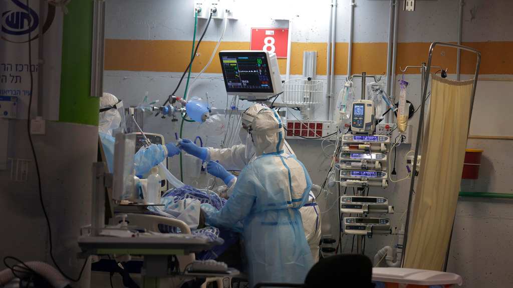 A coronavirus ward at the Sheba Medical Center near Tel Aviv (Photo: AP) מחלקת קורונה שיבא תל השומר