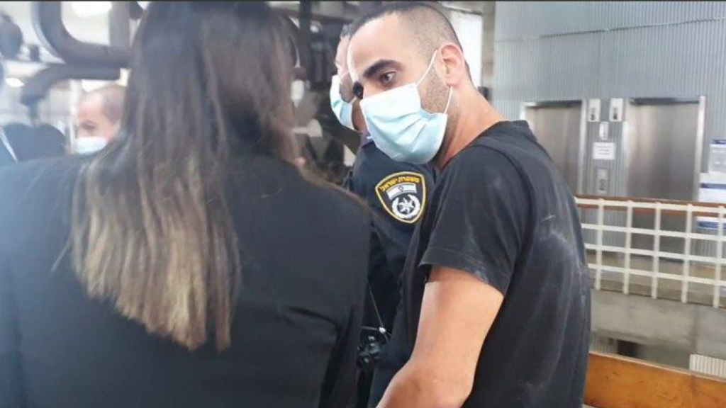 Подозреваемый в наезде Пини Лузон (Фото: Итай Блюменталь) הארכת מעצר לנהג החשוד בדריסת מפגינה במהלך ההפגנה בתל אביב