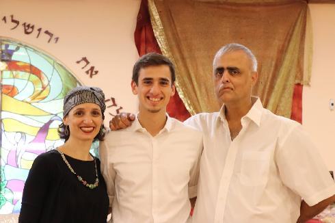 Асаф Ямини с родителями 