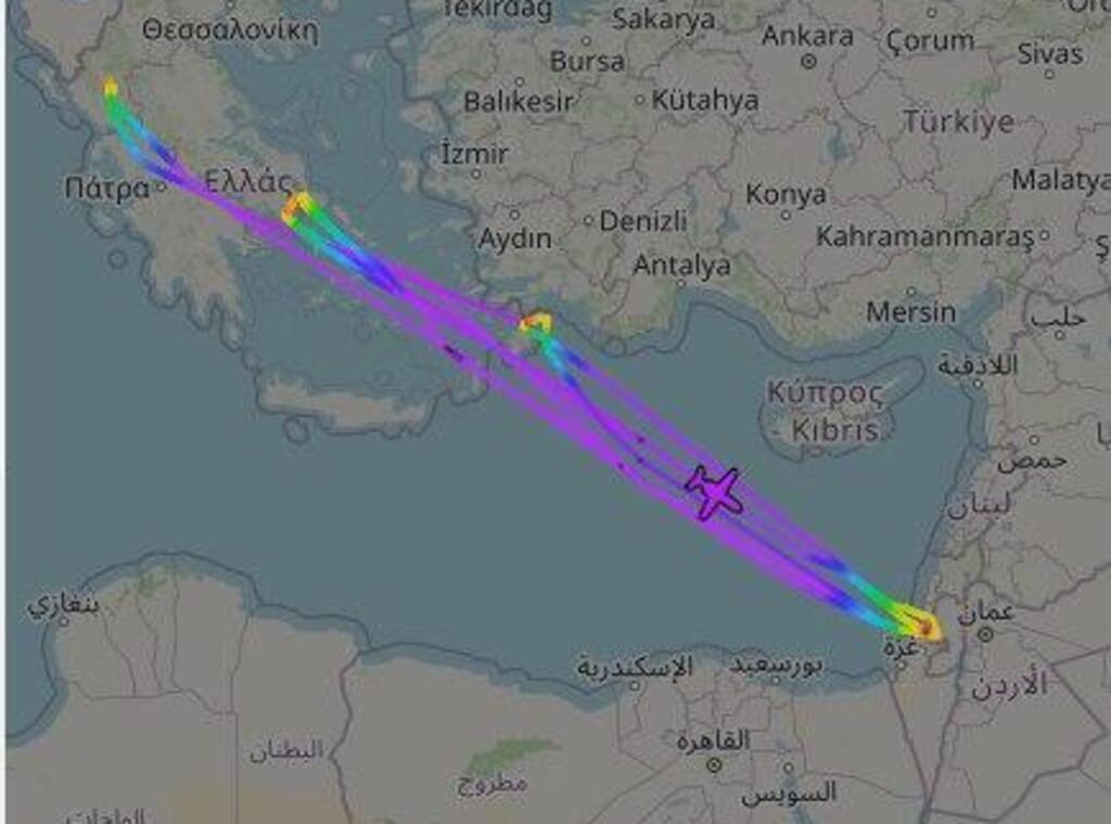 Движение одного из частных самолетов אחד המטוסים של "חץ תעופה" עושה רונדלים בסוף השבוע