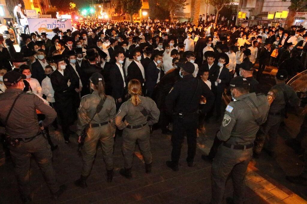 Stand off between officers and ultra-Orthodox protesters in Bnei Brak 