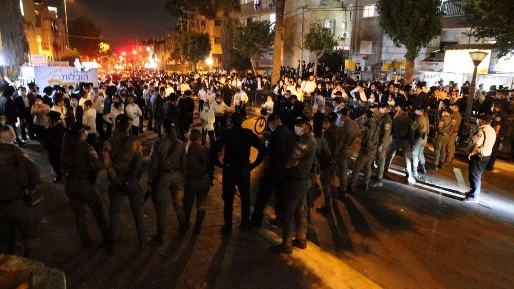 עימותים בין שוטרים לקבוצות חרדים בסמוך לבית הכנסת חסדא בבני ברק