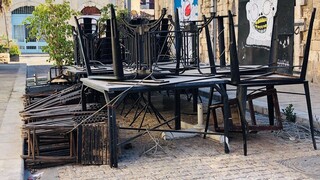 מסעדה סגורה כיסאות