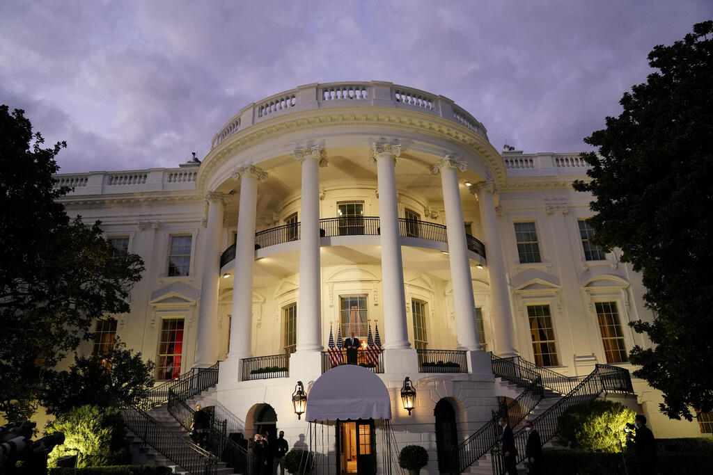 נשיא ארצות הברית דונלד טראמפ חזר ל בית הלבן במסוק הנשיאותי מארין 1 אחרי אשפוז