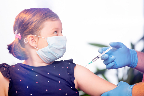 ребенок вакцина прививка маска