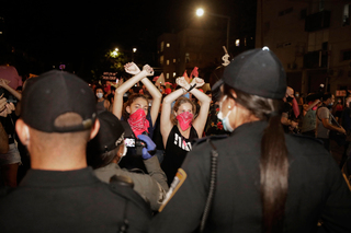 עימותים בין משטרה למפגינים בתל אביב