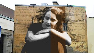 ציור קיר בדמותה של לאה גולדברג בעיר קובנה שבליטא