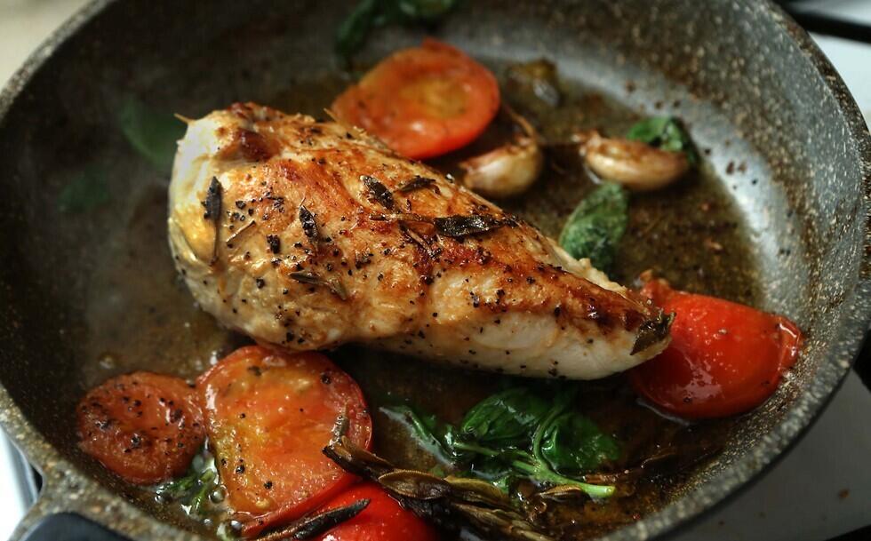 חזה עוף ממולא בסלט לחם איטלקי