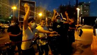 מפגינים נגד נתניהו בחולון רוססו בגז מדמיע במהלך הפגנה ברחבת המדיטק