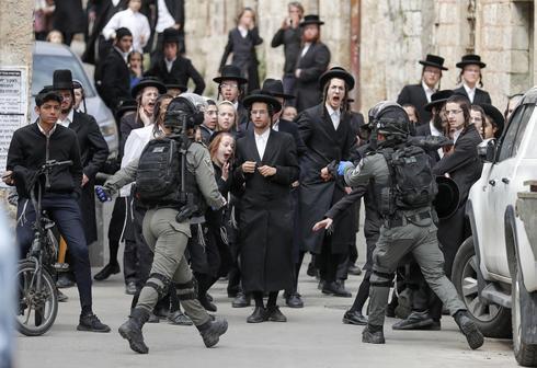Ultra-Orthodox in Jerusalem clash with police over lockdown rules 