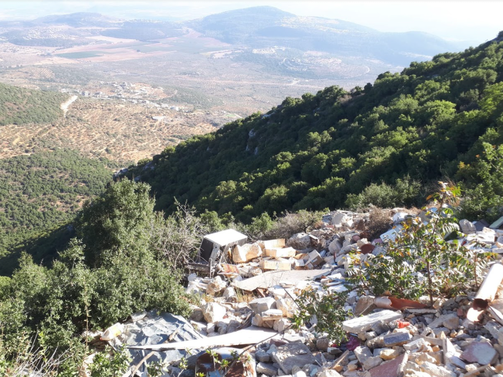 פסולת הושלכה למרות האיסור