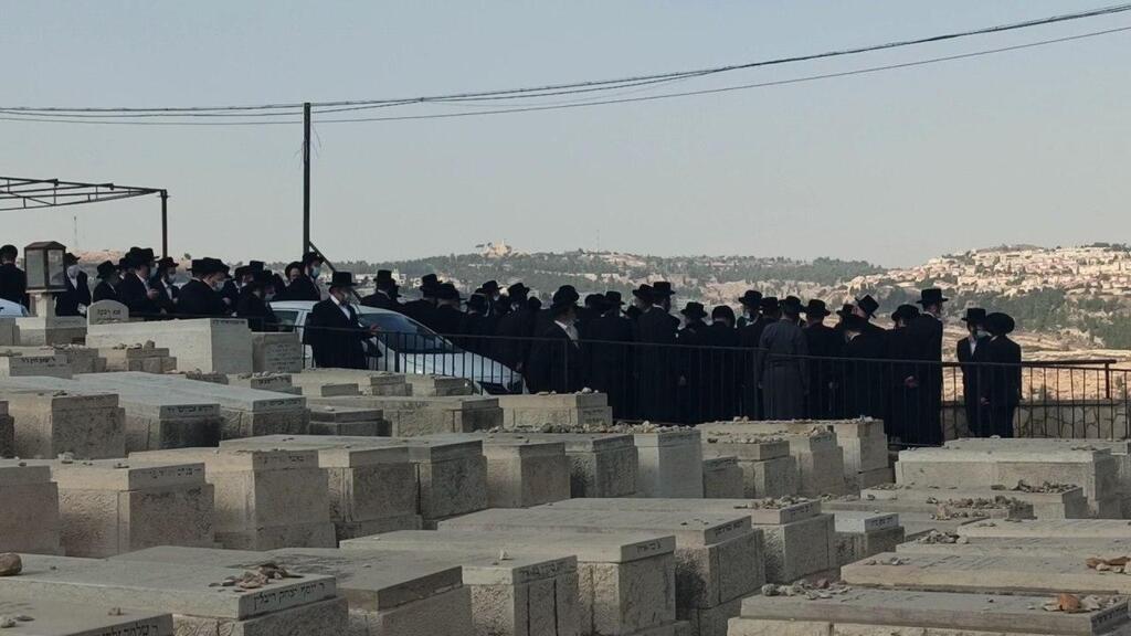חסידי בעלז בהלוויה בירושלים