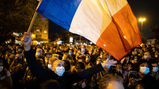 הפגנה לזכר ה מורה סמואל פאטי בפרבר ליד פריז שבו נרצח ב פיגוע צרפת