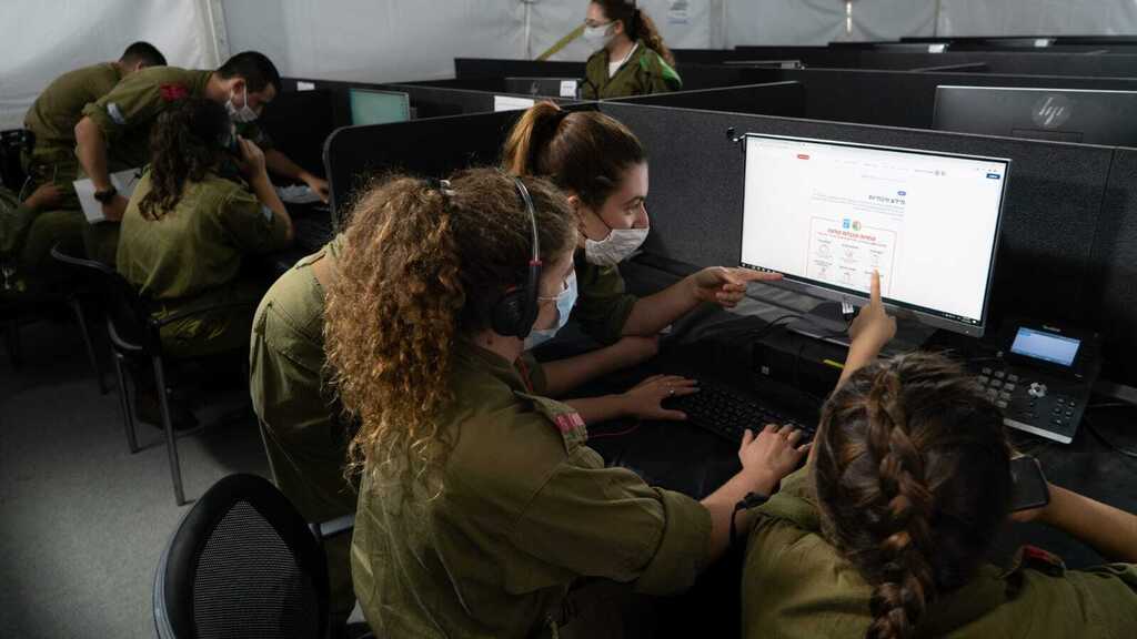 Soldiers from Central Command Headquarters (Photo: IDF Spokesperson's Unit) פעילות מפקד מפקדת "אלון" בפיקוד העורף