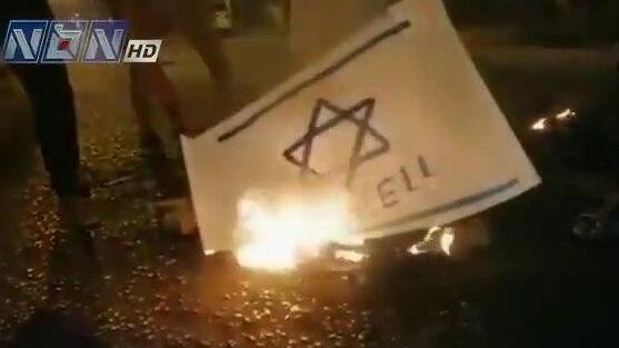 שריפת דגל ישראל בהפגנה בחרטום בסודן נגד הסכם הנורמליזציה עם ישראל