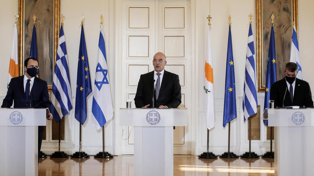  Greek Foreign Minister Nikos Dendias (C) and his counterparts from Cyprus Nikos Christodoulides (L) and Israel Gabi Ashkenazi (R) attend a press conference following a trilateral meeting between the three countries at the Foreign Ministry in Athens, Greece