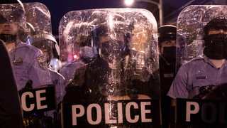 הפגנה מהומות ב פילדלפיה לילה שני של מחאה ירי משטרתי וולטר וואלאס צעיר שחור ארה"ב