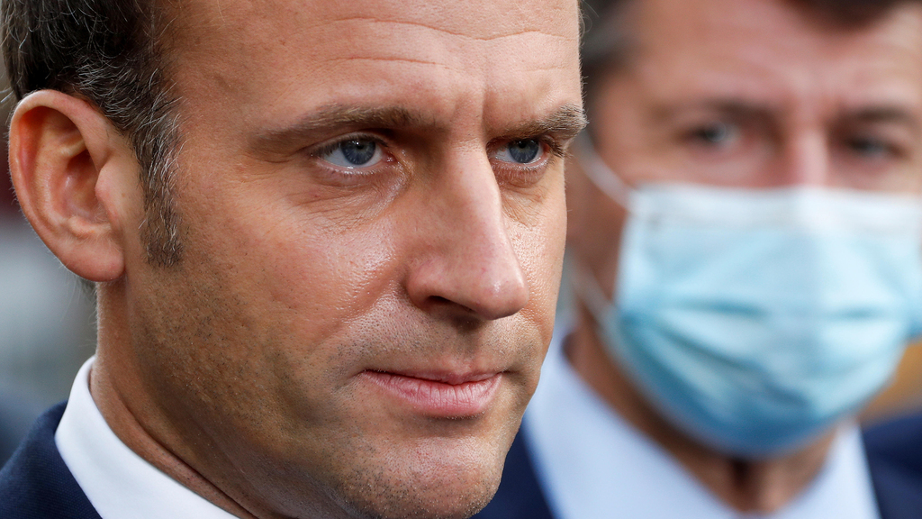 נשיא צרפת עמנואל מקרון בזירת ה פיגוע ב ניס