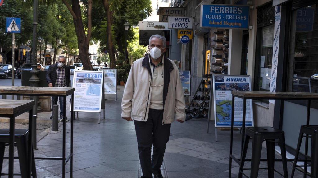 רחובות ריקים ביוון עקב התפרצות חוזרת