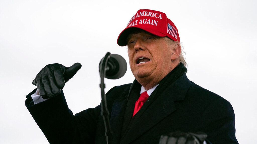 U.S. President Donald Trump campaigns in Michigan on Sunday (Photo: AP) ארה"ב בחירות דונלד טראמפ מישיגן