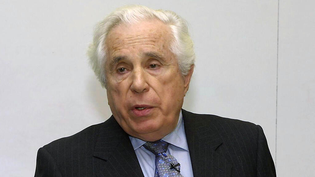 Seymour Topping, Pulitzer board administrator, speaks at the Graduate School of Journalism of Columbia University in New York (Photo: AP) Seymour Topping, Pulitzer board administrator, speaks at the Graduate School of Journalism of Columbia University in New York