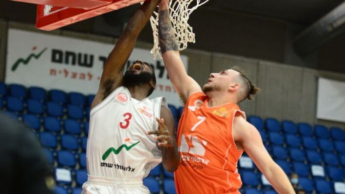 אמיר בל מול גולן גוט