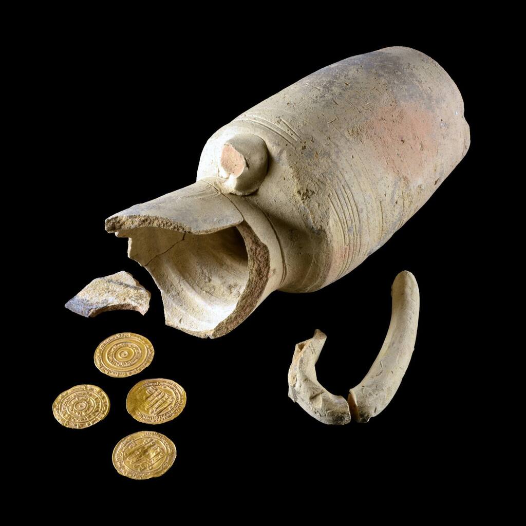 A juglet discovered in an archeological dig in Jerusalem with gold coins from the early Islamic period 