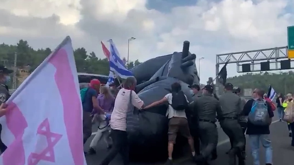 עימותים בין מפגינים למשטרה בצעדה לירושלים