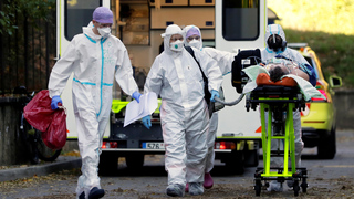 צ'כיה צוות רפואה מטפל ב חולה קורונה פראג