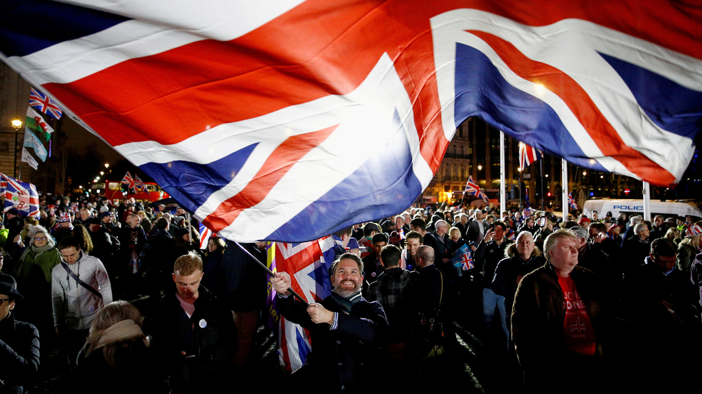 תמונות השנה של רויטרס 2020 מניפים את דגל בריטניה ביום הפרישה ברקזיט מ האיחוד האירופי 31 ינואר