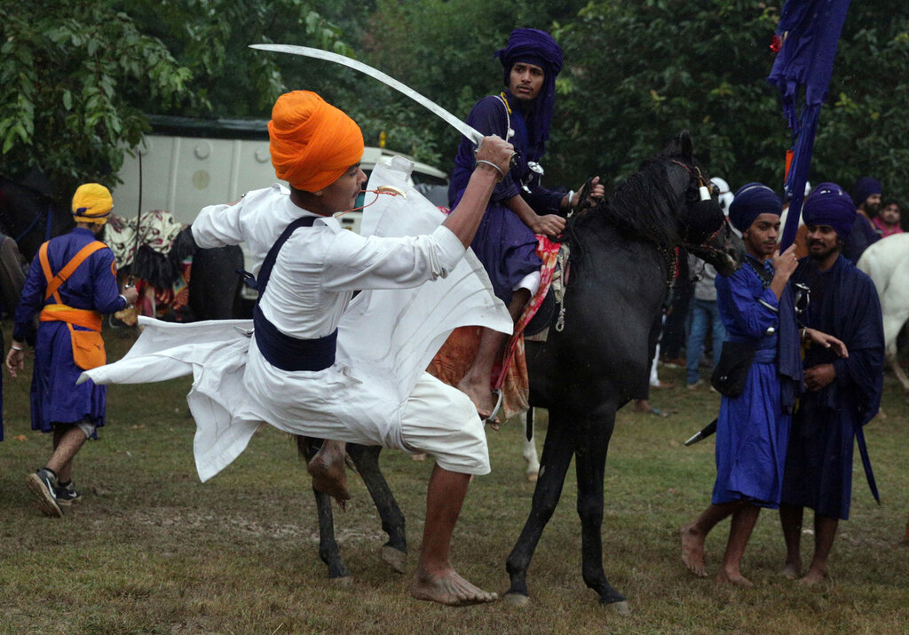 לוחם סיקי בטקס לציון פסטיבל דיוואלי ב אמריסטר הודו