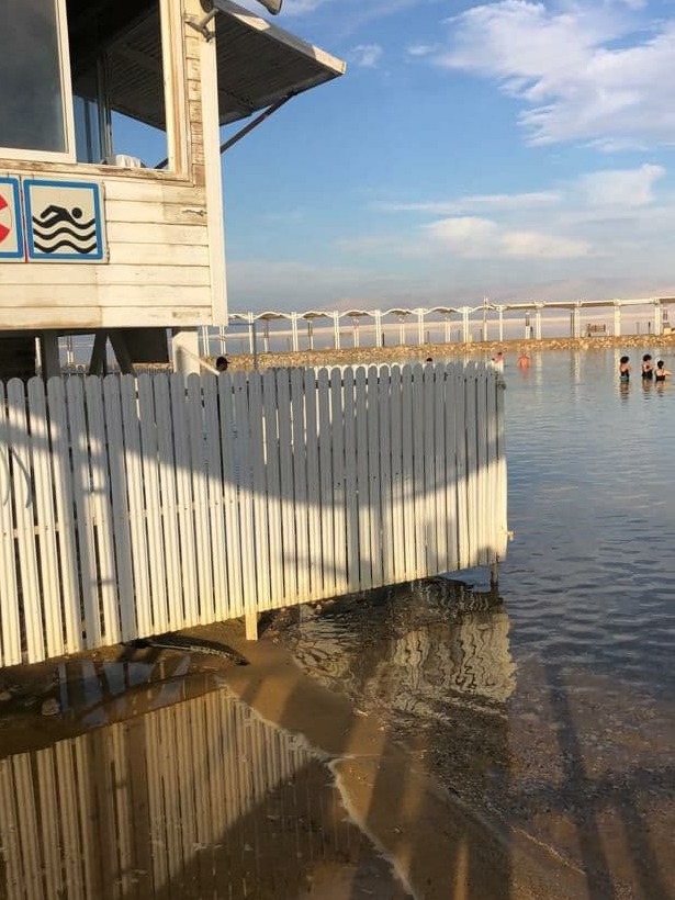 Затопленный пляж на Мертвом море קראון פלאזה חוף ים המלח הצפה הצפות